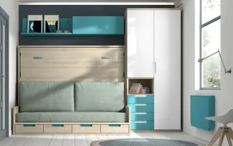 Mueble comedor con cama abatible, sofá verde y armario blanco. Estantería azul con cuadros.