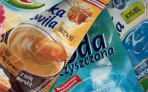Budyń o smaku słonego karmelu, kisiel i soda oczyszczona. 15 01 06 kod odpadu.
