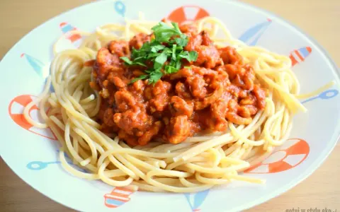 Proste spaghetti: przepis na idealny obiad w 30 minut!