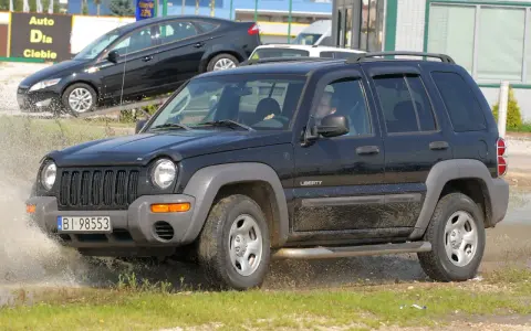 Jeep Liberty jaki silnik wybrać? Porównanie opcji silnikowych