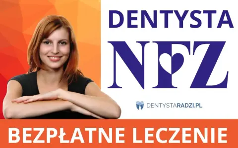 Uśmiechnięta kobieta na tle pomarańczowo-białej grafiki z napisem "DENTYSTA NFZ".
