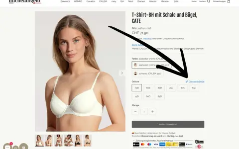 Modello con taglia 2 seno, indossa un reggiseno bianco con ferretto e coppe, in vendita online.