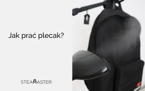 Dowiedz się, jak prać plecak, by służył Ci latami. Czarny plecak na białym tle, z napisem "Jak prać plecak?".