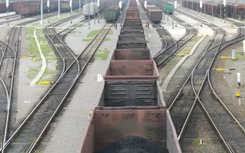 Ile waży pociąg towarowy? Zaskakujące fakty o jego wadze