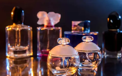 Wie lange hält Parfum? Tipps zur Haltbarkeit und Aufbewahrung