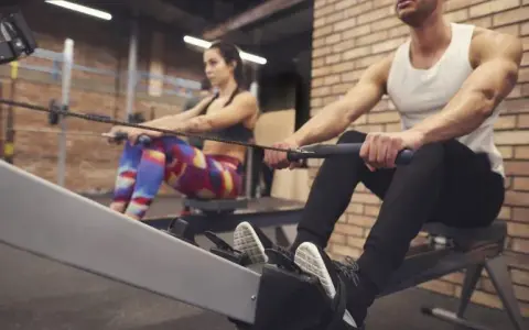 Cardio przed czy po treningu na redukcji - najlepsza strategia dla spalania tłuszczu