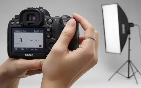Samowyzwalacz w Canonie: Jak włączyć i kiedy używać?