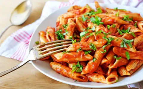 Sos Arrabbiata: Z czym serwować? Niezwykłe pomysły i inspiracje