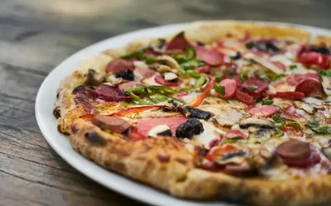 Dzień Pizzy: 9 lutego czy 17 stycznia? Daty i pomysły na świętowanie