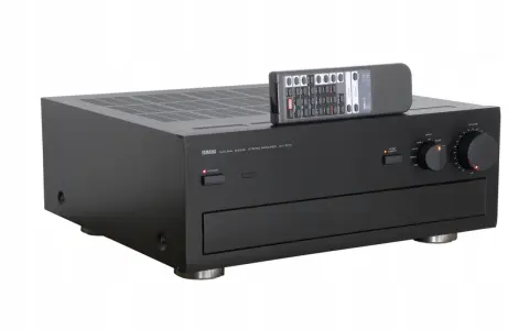 Wzmacniacz stereo Yamaha AX-1070 z pilotem. Klasyka audio, gotowa do akcji.