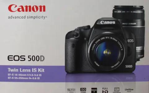 Canon EOS 500D z dwoma obiektywami, idealny do uchwycenia każdej chwili.