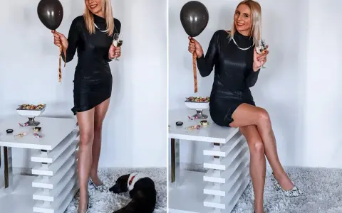 Elegancka czarna sukienka, wążowe szpilki i balon – idealny zestaw, jak się ubrać na 18. Uzupełnieniem stylizacji kieliszek szampana i piesek.