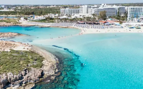 Piękne plaże i hotele na Cyprze. Sprawdź ceny na Cyprze i zaplanuj wymarzone wakacje!