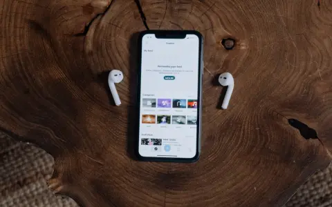 Jak połączyć AirPods z laptopem - proste kroki bez problemów