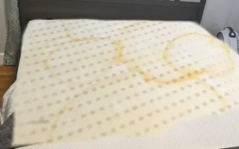 Colchón con manchas amarillas. Aprende cómo quitar las manchas amarillas del colchón para un descanso más limpio.