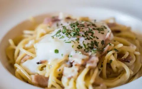 Carbonara perfecta: El secreto romano para una cremosidad sin nata