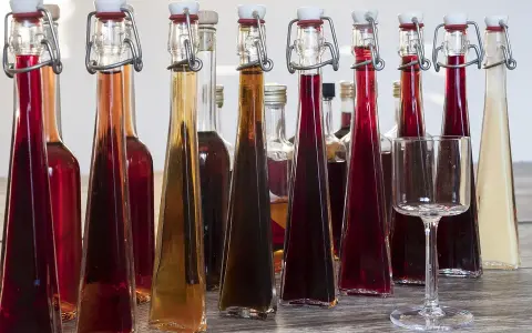 Jaki alkohol do nalewek? Wybierz idealny spirytus krok po kroku