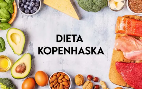 Składniki diety kopenhaskiej: łosoś, kurczak, wołowina, jajka, awokado, borówki, szpinak, brokuły, orzechy, migdały, ser, masło, olej.