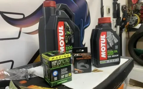 Motul 5100 vs 7100: Czy warto dopłacić do syntetyka?