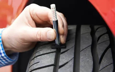 Bieżnik w nowej oponie: 1.6 mm to za mało? Sprawdź, kiedy wymienić!