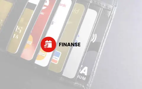 Portfel z kartami kredytowymi. Zrozum, jak karta kredytowa wpływa na zdolność kredytową i Twoje finanse.