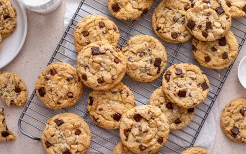 Délicieux cookies aux pépites de chocolat et au beurre de cacahuète, parfaits pour une recette cookies différent parfum.