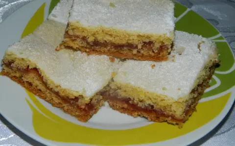 Pyszne ciasto krajanka z marmoladą, idealne na deser. Przepis na to ciasto jest prosty i szybki.