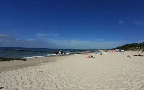 Plaża Wschodnia czy Zachodnia w Ustce? Wybierz idealne miejsce!