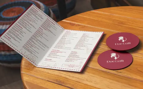 Menú de restaurante "Due Galli" para crear carta de restaurante. Incluye entrantes, ensaladas, pasta, pizzas, focaccias, carnes y pescados.