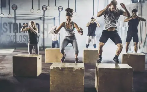 Czym jest CrossFit? Przewodnik dla początkujących zacznij mądrze!