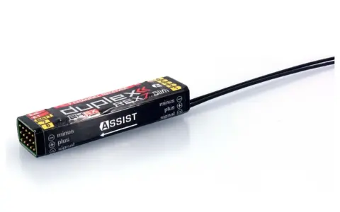 Kompakter 7-Kanal Duplex REX7 Slim jeti empfänger mit "ASSIST"-Funktion und Anschluss für externe Batterie.