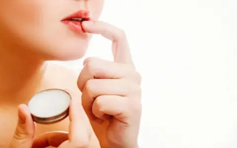 Permanent Make-up Lippen Heilung: Tag für Tag & Pflege-Guide