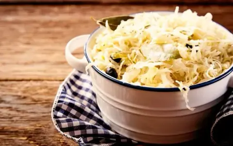 Jak kisić kapustę w prosty sposób - uniknij najczęstszych błędów