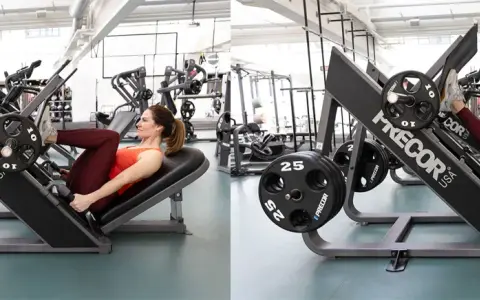 Kvinna tränar benpress för att bygga en stark benpress rumpa.