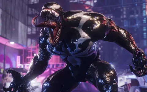 Venom, con su lengua fuera y dientes afilados, se cierne amenazante en una ciudad nocturna, listo para la acción en **Platino Spiderman 2**.