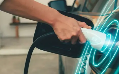 Ile kosztuje naładowanie samochodu elektrycznego na stacji? Sprawdź ceny!