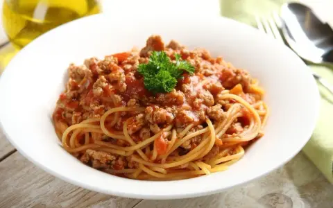 Pyszne spaghetti z sosem bolońskim – prosty przepis na każdy dzień