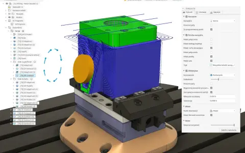 Symulacja obróbki 3+2 w Fusion 360, pokazująca ścieżki narzędzia i półfabrykat.