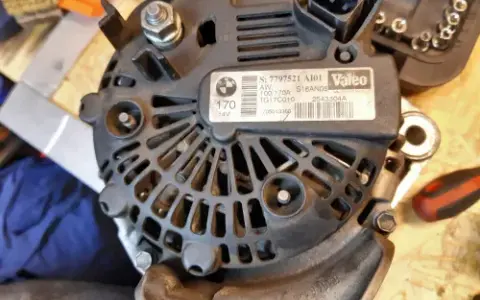 BMW E60: Alternator objawy awarii, diagnoza i naprawa. Ekspert radzi!