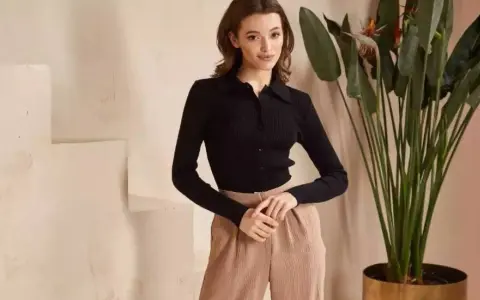 Jakie spodnie do czarnej bluzki? Przewodnik po modnych stylizacjach.