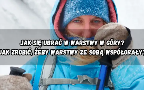 Osoba w zimowej kurtce i czapce z kapturem, z kijkami trekkingowymi. Wskazówki, jak się ubrać w góry jesienią, by warstwy działały razem.