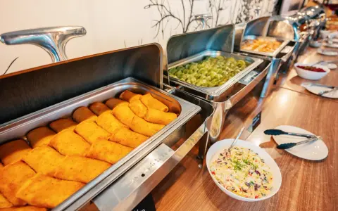 Zaskakujące smaki w menu Bacówki Radawa – co warto spróbować?