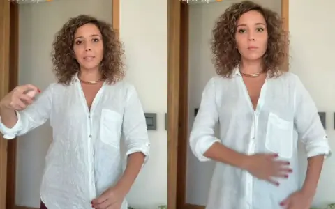 Mujer muestra cómo planchar ropa sin plancha, rociando con spray y alisando con las manos.