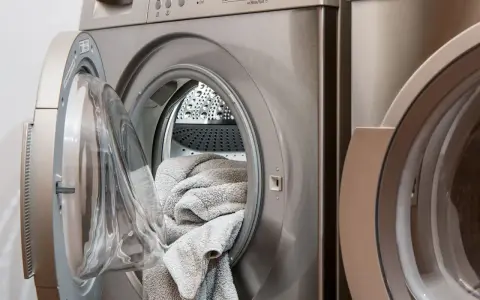 Brzydki zapach w pralce? Wyczyść ją ze szlamu poradnik eksperta