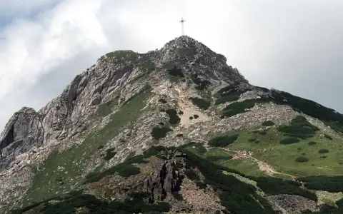 Czy szlak na Giewont jest otwarty? Sprawdź aktualne informacje!