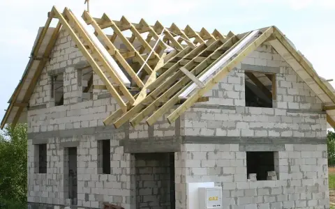 Jak zbudować dom modułowy - uniknij kosztownych błędów i oszczędzaj