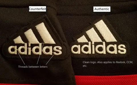 Porównanie: po lewej podróbka, po prawej oryginalny znaczek adidas. Widać różnice w wykonaniu haftu.