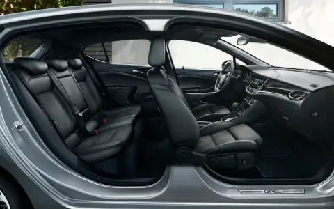 Der **Auto Aufbau innen** zeigt eine geräumige Kabine mit Ledersitzen und einem modernen Armaturenbrett.