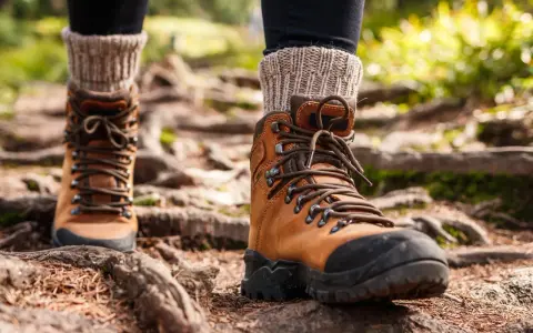 Scarpe Montagna Donna: Guida 2025 per la Scelta Perfetta