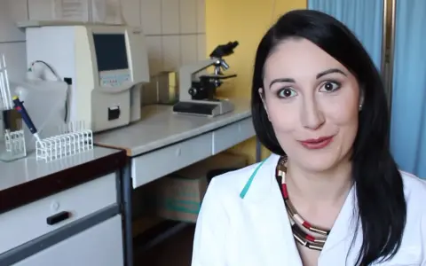 Praca w laboratorium medycznym to fascynująca ścieżka kariery, często wymagająca studiów na kierunkach takich jak analityka medyczna czy biotechnologia.